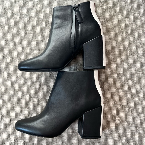Senso Jensen Black Ankle Bootie with Heel Stripe Detail - Picture 1 of 5